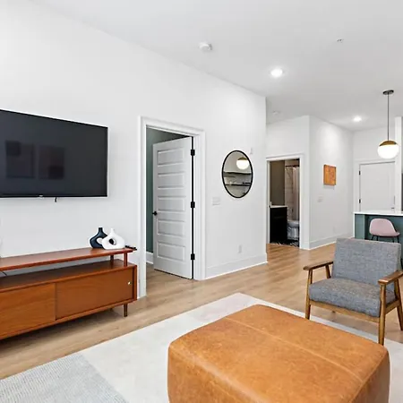 Cozy Modern Condo 4 Beds, 2 Bedrooms -Free Parking